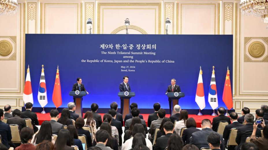 Chinese Premier Li Qiang (R) meets the press with ROK's President Yoon Suk-yeol and Japanese Prime Minister Fumio Kishida following the ninth Trilateral Summit Meeting among China, Japan and the ROK, in Seoul, ROK, May 27, 2024. /Xinhua