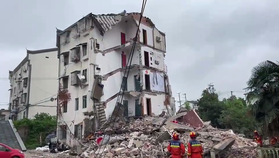 A section of a residential building in Tongling City, east China's Anhui Province, is pictured in rubble after collapsing on Monday afternoon, May 27, 2024. /CFP
