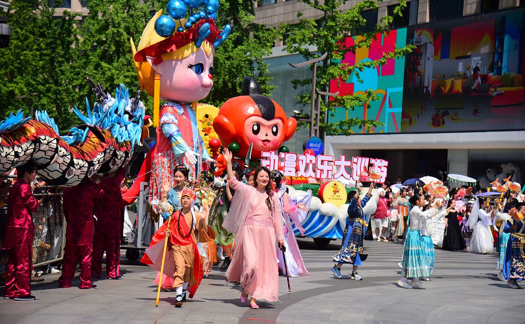 A parade is held on a lakeside pedestrian street in Hangzhou on May 18, 2024 as a prelude to the 20th China International Cartoon and Animation Festival (CICAF). /CFP