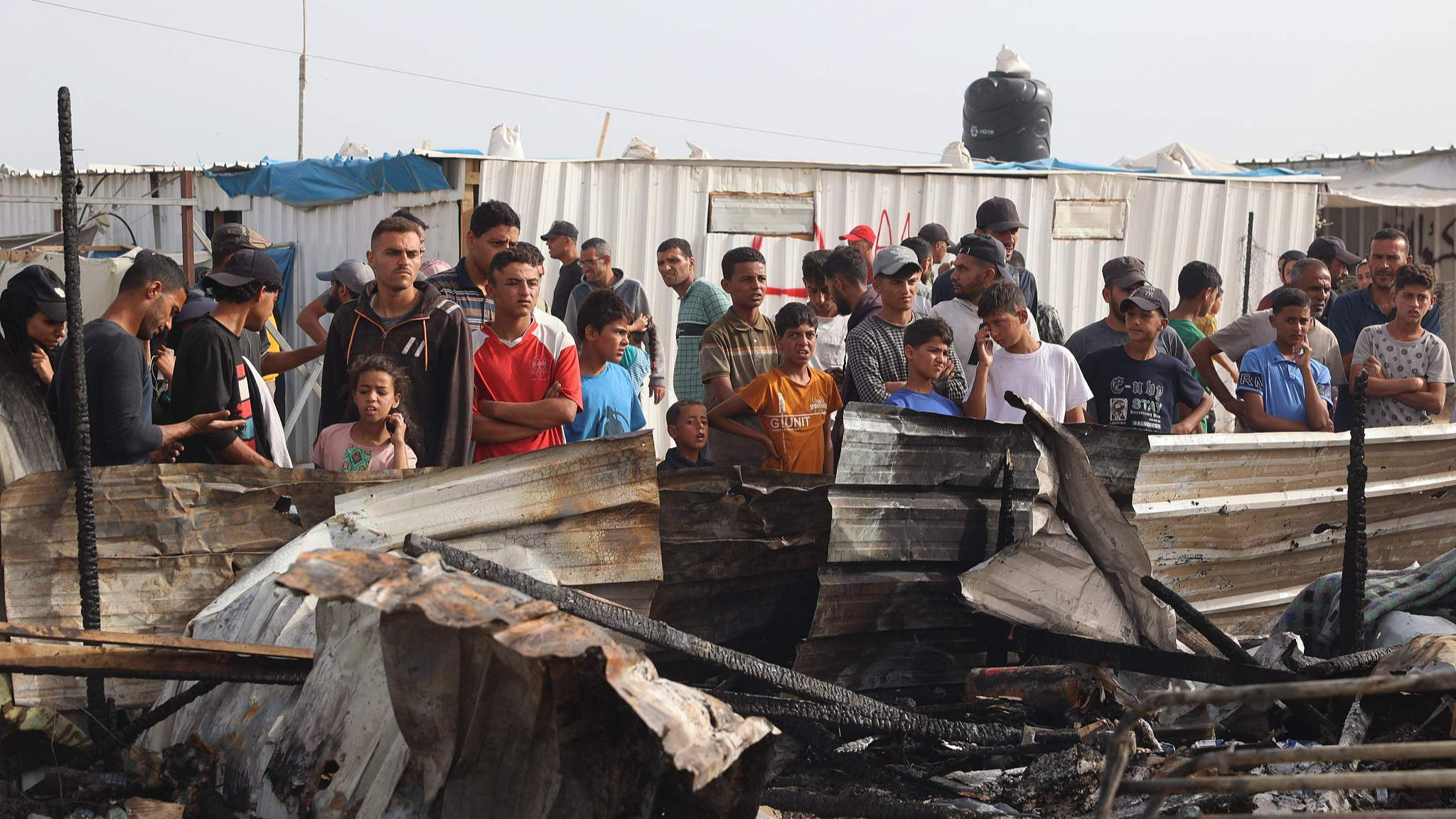 Palestinians gather at the site of an Israeli strike on a camp for internally displaced people in Rafah, Gaza, May 27, 2024. /CFP