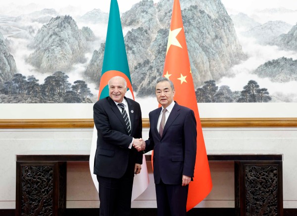 Member of the Political Bureau of the Communist Party of China Central Committee and Chinese Foreign Minister Wang Yi (R) shakes hands with Algerian Foreign Minister Ahmed Attaf, May 29, 2024. /Chinese Foreign Ministry