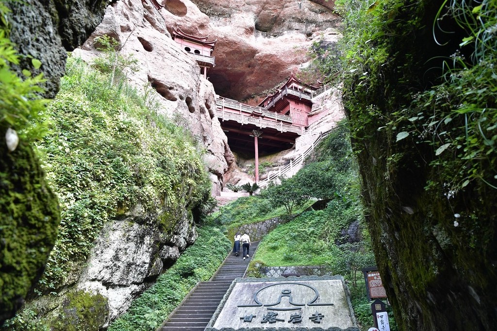 Visitors climb a staircase leading to Ganlu Temple in Taining County of Sanming, Fujian Province on May 28, 2024. /IC