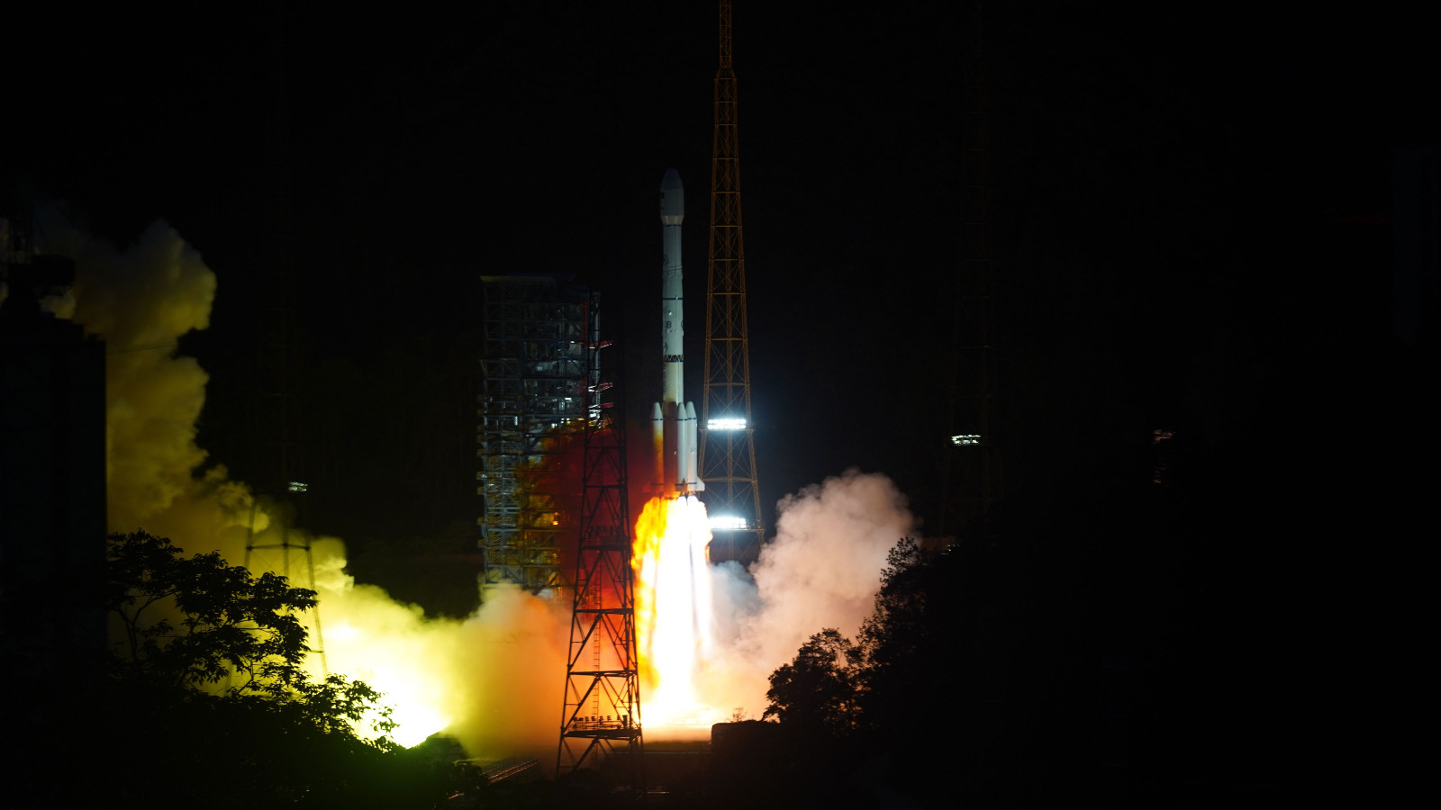 A Long March-3B rocket, carrying a Pakistani multi-mission communication satellite, is launched from the Xichang Satellite Launch Center in southwest China's Sichuan Province, May 30, 2024. /China Media Group