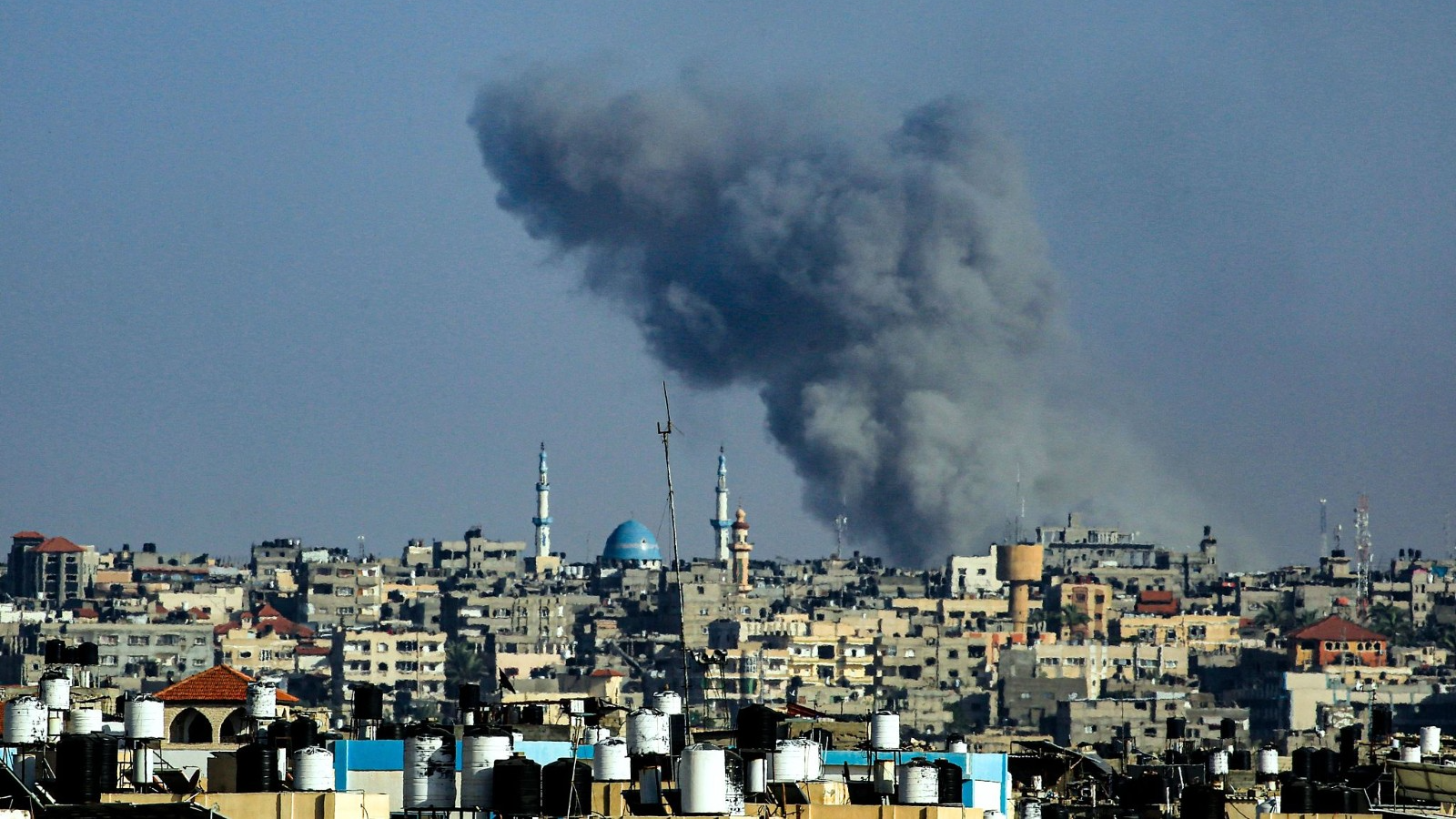 Smoke billows following Israeli bombardment in Rafah, in the southern Gaza Strip, May 25, 2024. /CFP