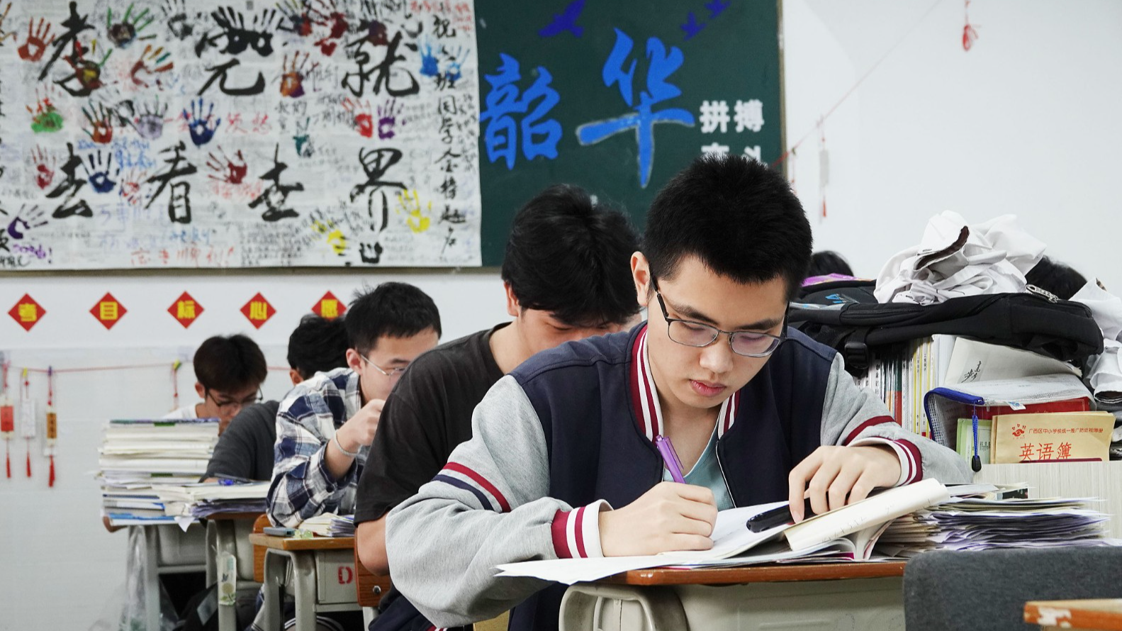Students study at a high school in Nanning City, south China's Guangxi Zhuang Autonomous Region, May 31, 2024. /CFP