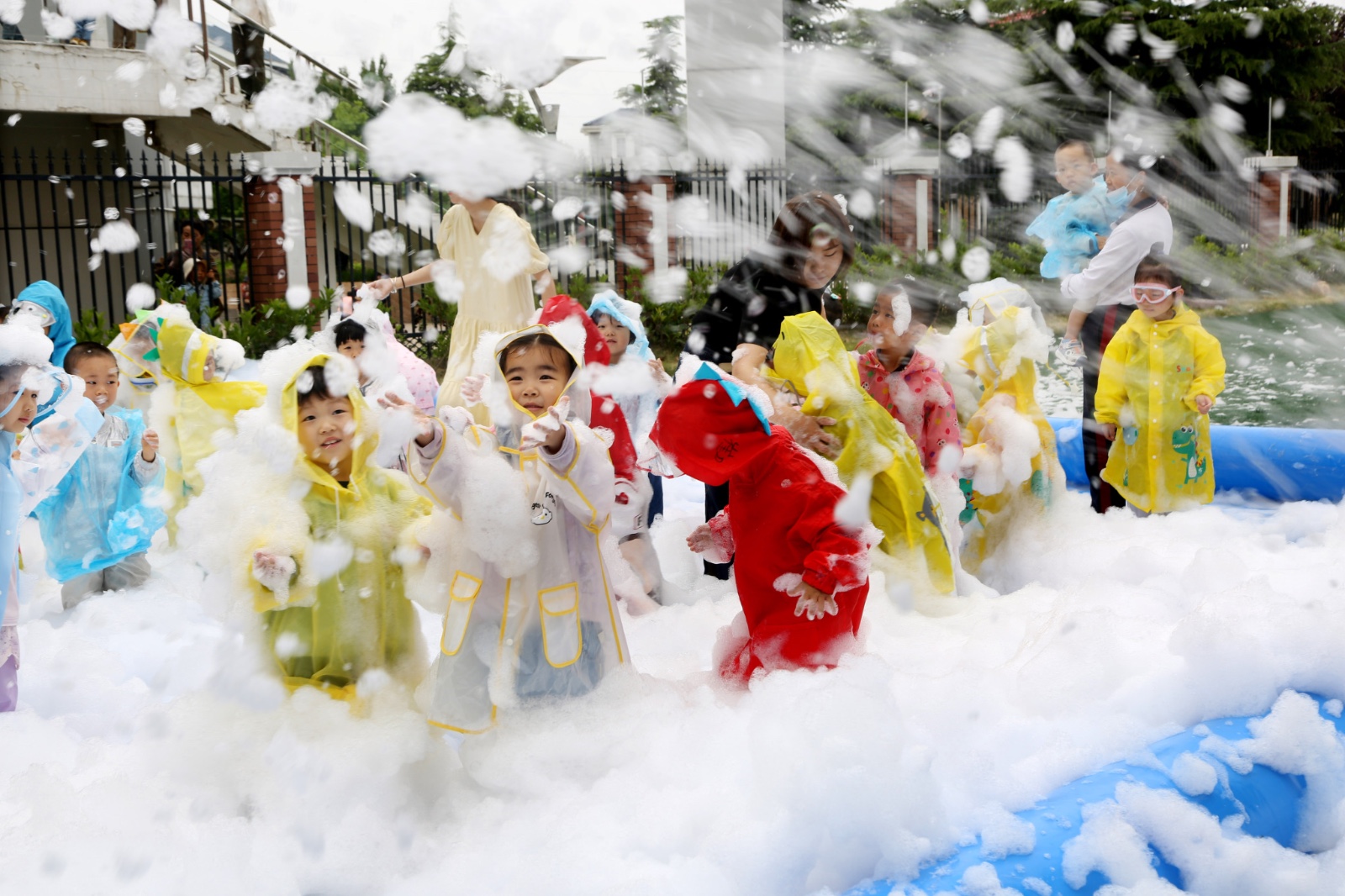 Kids frolic in a pool of bubbles at a kindergarten in Lianyungang, Jiangsu Province on May 30, 2024. /CFP