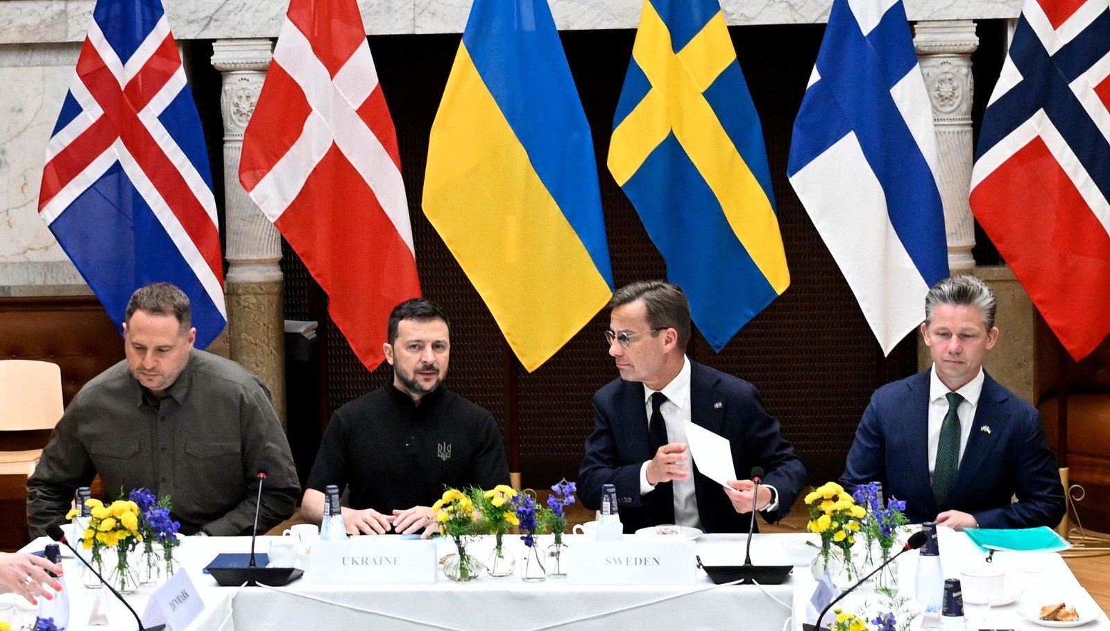 Ukrainian Minister of Defence Rustem Umerov (L1), Ukrainian President Volodymyr Zelensky (L2), Swedish Prime Minister Ulf Kristersson (R2) and Sweden's Minister of Defence Pål Jonson (R1) attend a Nordic summit in Stockholm, Sweden, May 31, 2024. /CFP