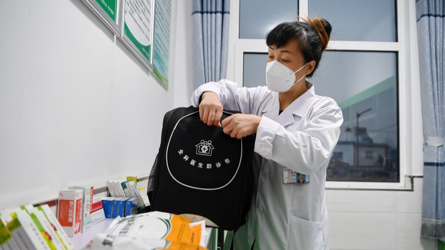 A doctor prepares medicines for home visits at a village clinic in Cuizhuanghu Village, Fengnan District of Tangshan City, north China's Hebei Province, January 11, 2023. /Xinhua