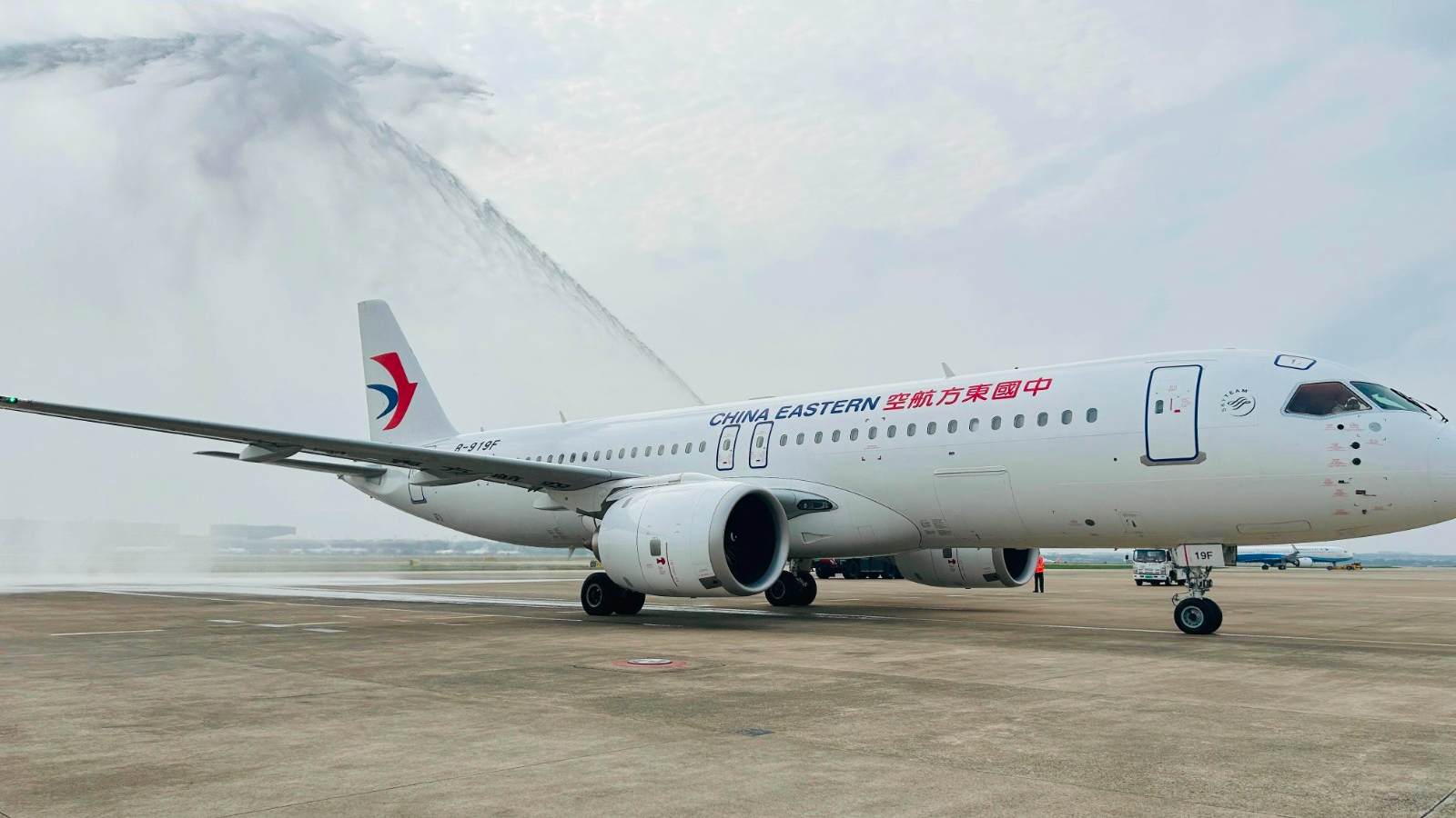 A C919 jetliner lands in Shanghai Hongqiao International Airport, Shanghai Municipality, east China, June 1, 2024. /CMG