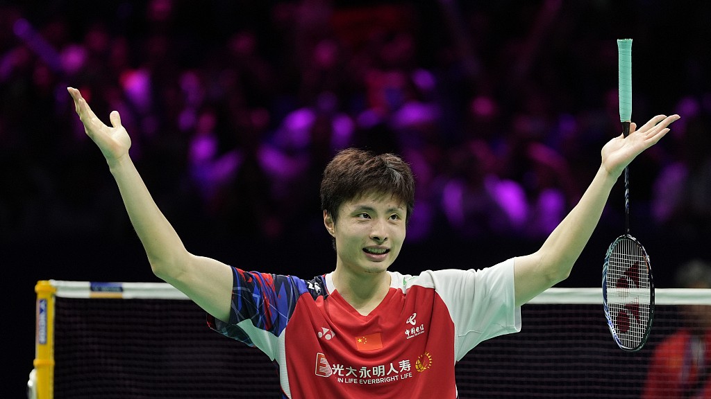 Shi Yuqi of China celebrates after winning the men's singles title at the Singapore Badminton Open in Singapore, June 2, 2024. /CMG