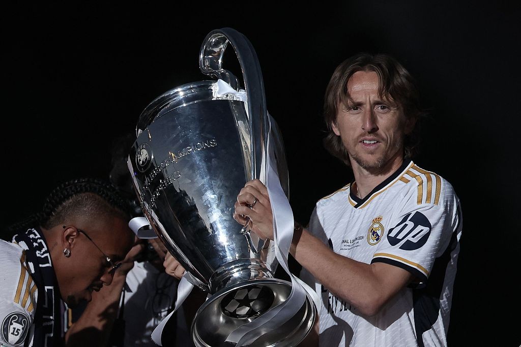 Luka Modric of Real Madrid celebrates with the UEFA Champions League trophy during a parade at the Plaza de Cibeles in Madrid, Spain, June 2, 2024. /CFP