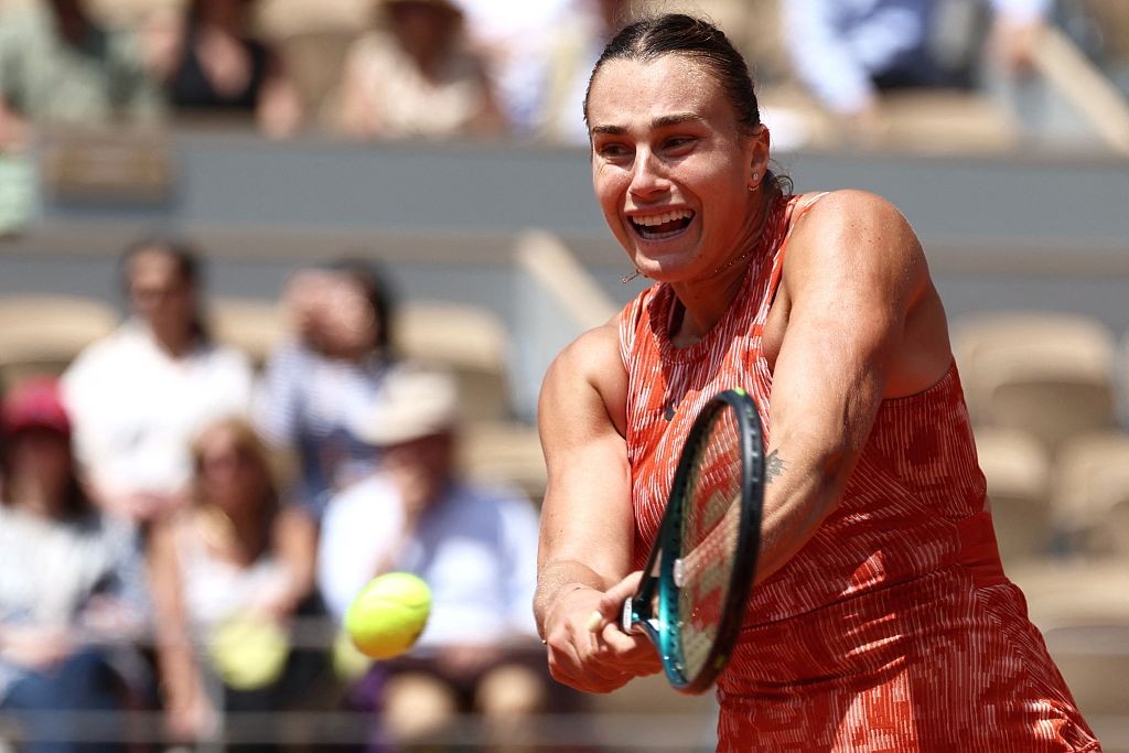 Aryna Sabalenka of Belarus competes in the French Open women's singles Round of 16 match against Emma Navarro of the U.S. at Roland Garros in Paris, France, June 3, 2024. /CFP
