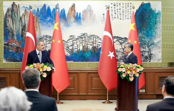 Wang Yi (R) and Hakan Fidan meet the press in Beijing, June 4, 2024. /China's Foreign Ministry