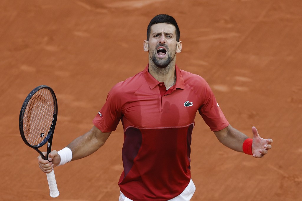 Novak Djokoic of Serbia reacts after scoring in the French Open men's singles Round of 16 match against Francisco Cerundolo of Argentina at Roland Garros in Paris, France, June 3, 2024. /CFP