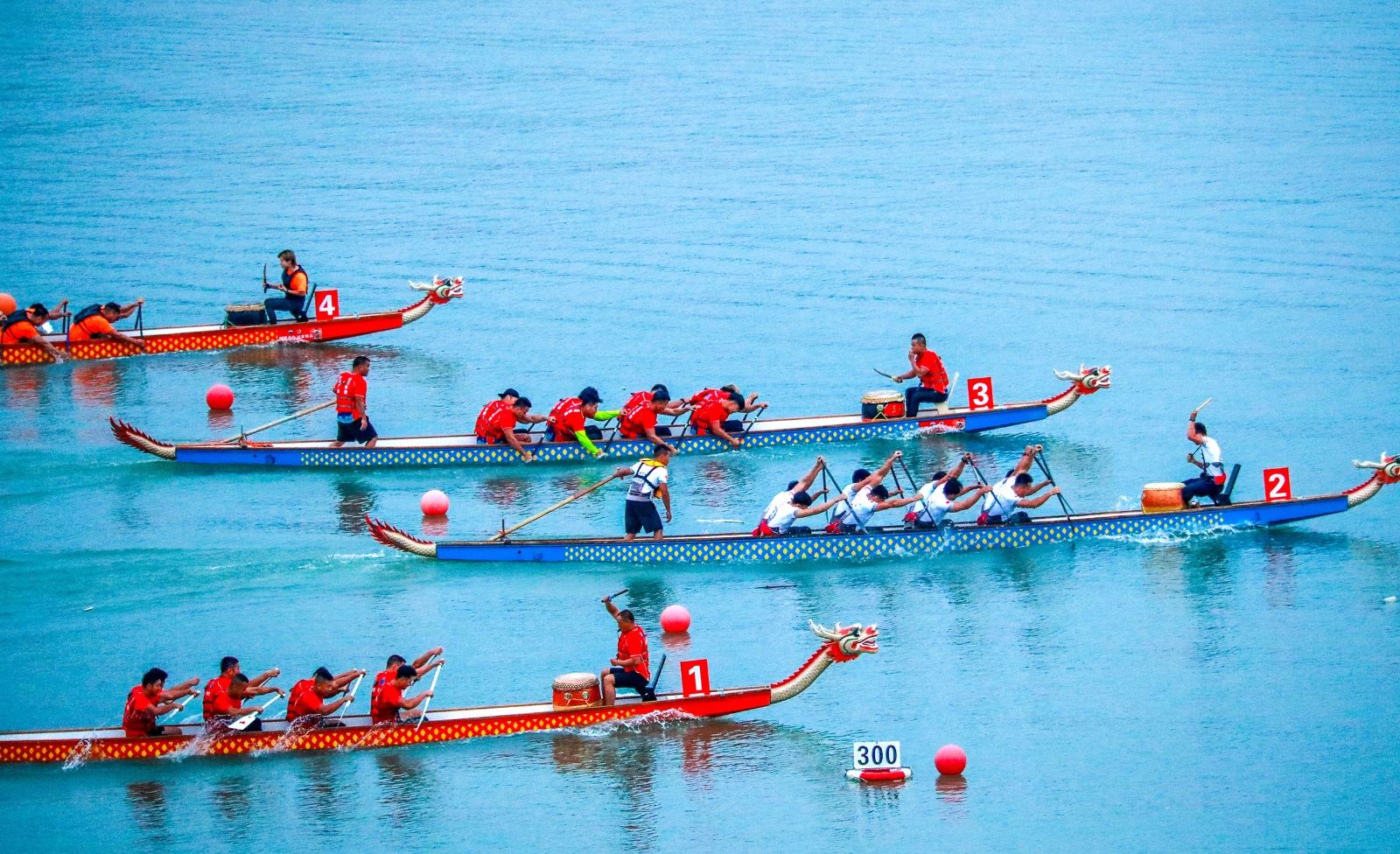 A file photo shows a dragon boat race held at Qu Yuan's hometown in Zigui County, Hubei Province. /IC