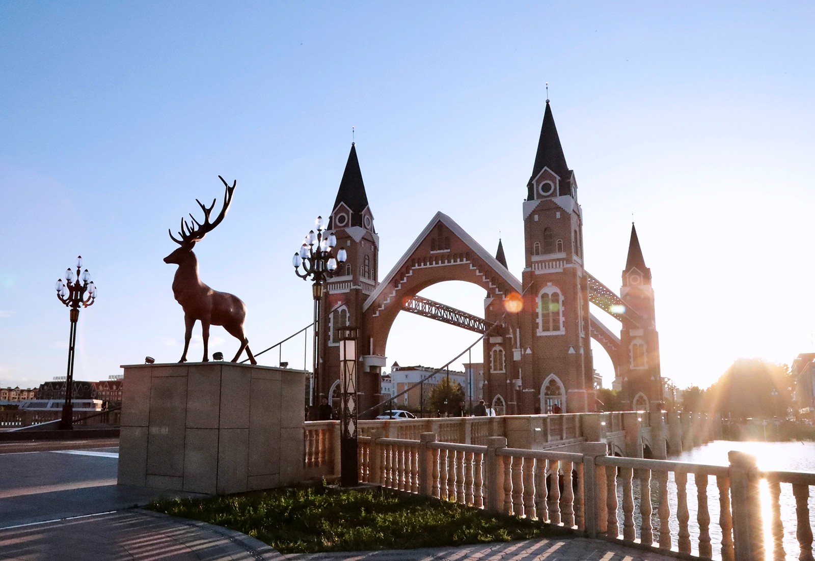 A sculpture of an elk is seen in front of the Kanas Tower Bridge in Burqin County, Xinjiang. /CGTN
