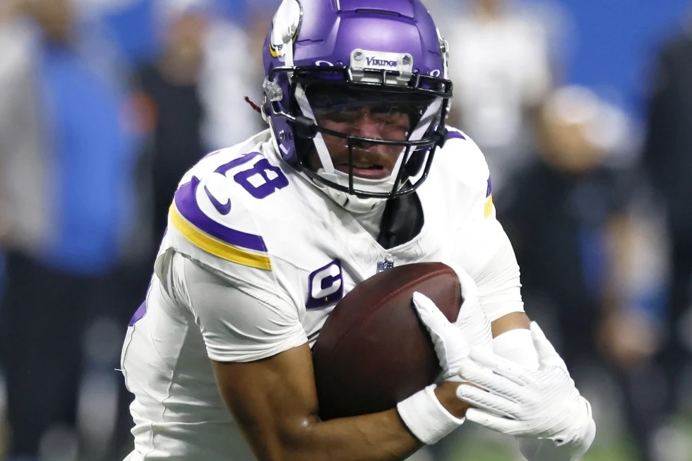 Wide receiver Justin Jefferson of the Minnesota Vikings catches the ball in the game against the Detroit Lions at Ford Field in Detroit, Michigan, January 7, 2024. /AP