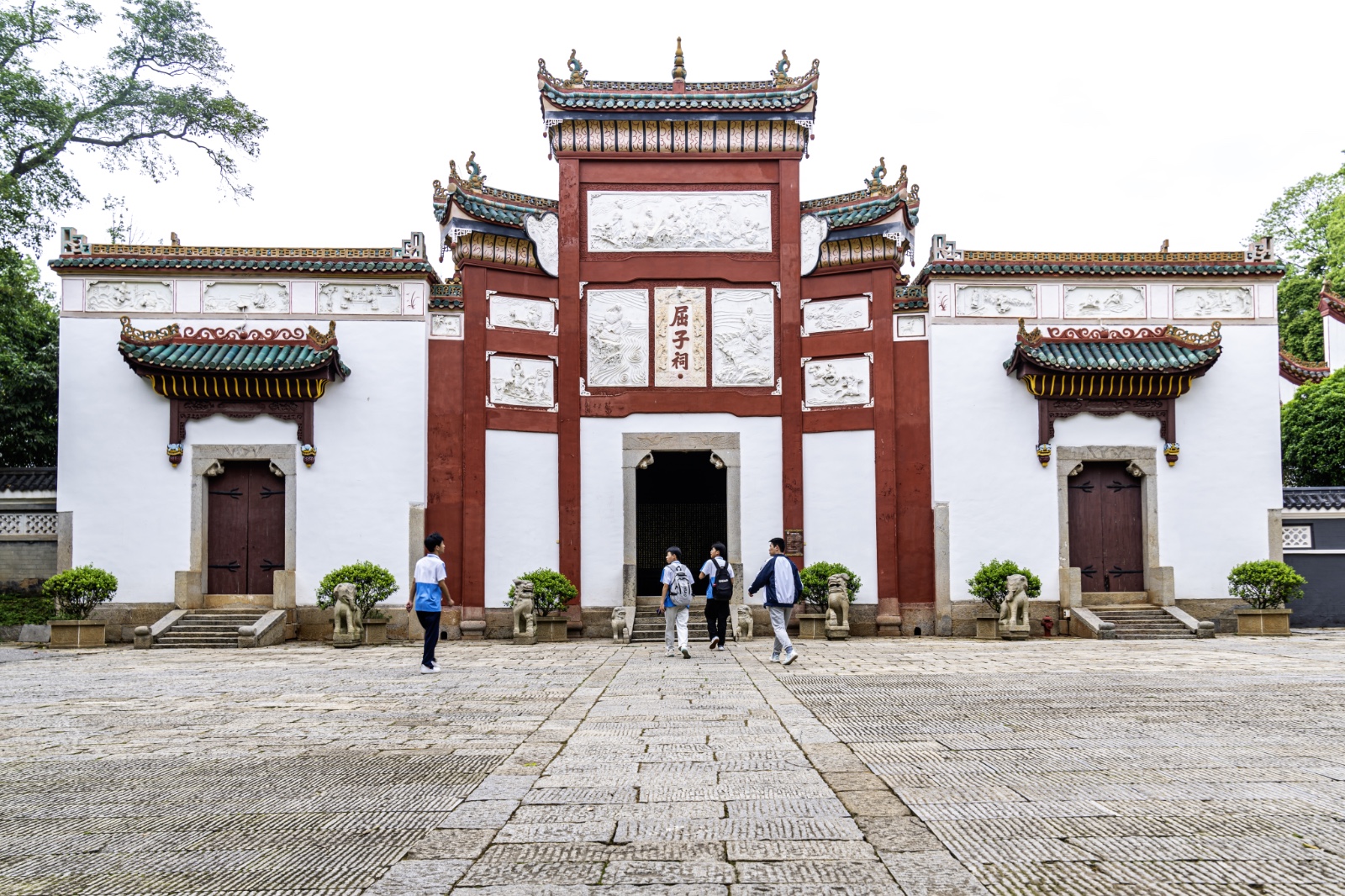 The main entrance of Quzi Temple at the Quzi Cultural Park in Miluo, Hunan Province /CFP