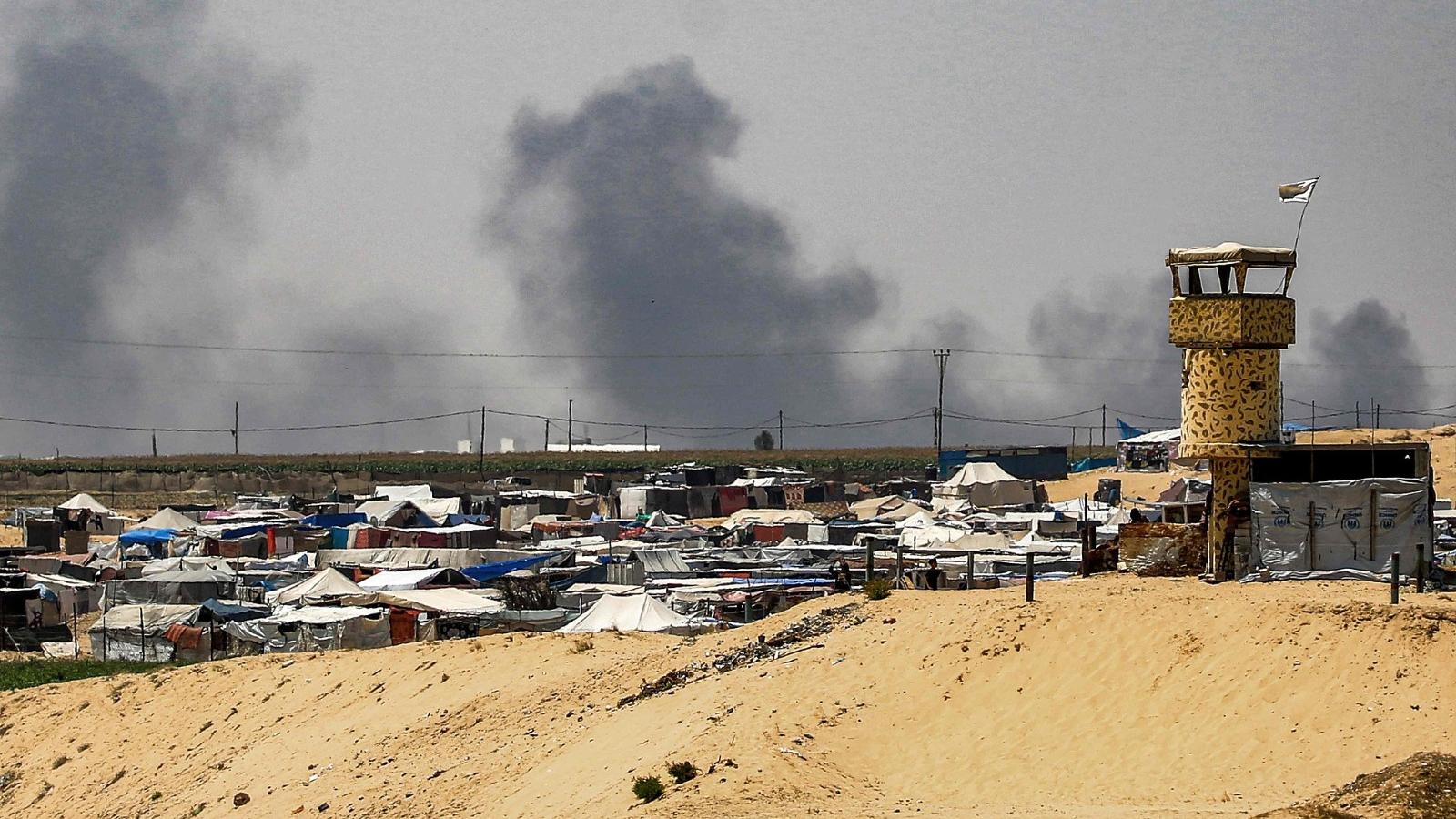 Smoke plumes billow near tents sheltering displaced Palestinians in Rafah in the southern Gaza, June 4, 2024. /CFP