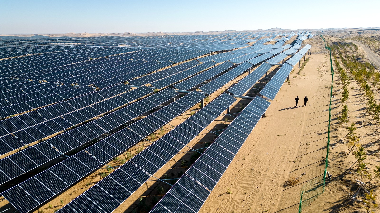 Photovoltaic sand control demonstration site in Wuwei City, Gansu Province, northwest China, October 20, 2023. /CFP
