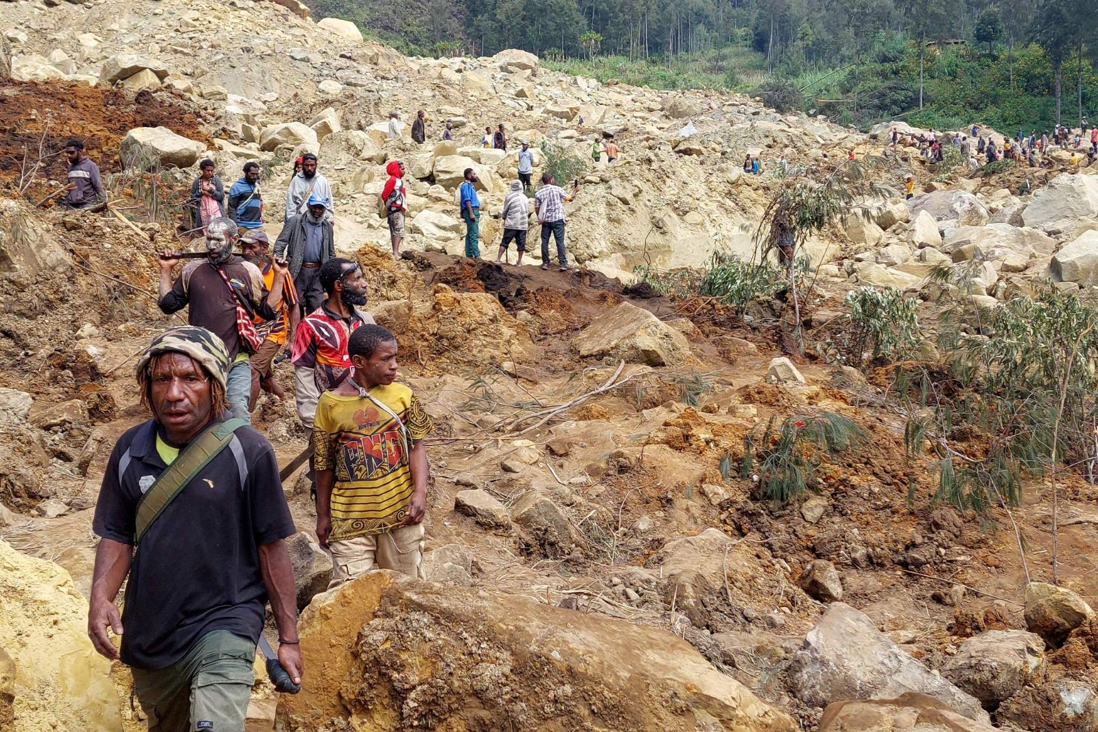 Locals gather at the site of a landslide at Mulitaka village in the region of Maip Mulitaka, in Papua New Guinea's Enga province, May 26, 2024. /CFP