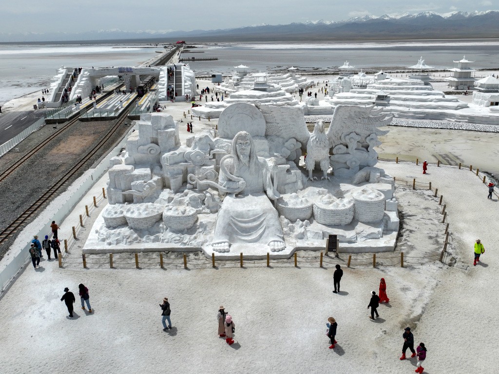 A railway line runs alongside salt sculptures at Chaka Salt Lake in Ulan County, Qinghai Province on June 5, 2024. /CFP