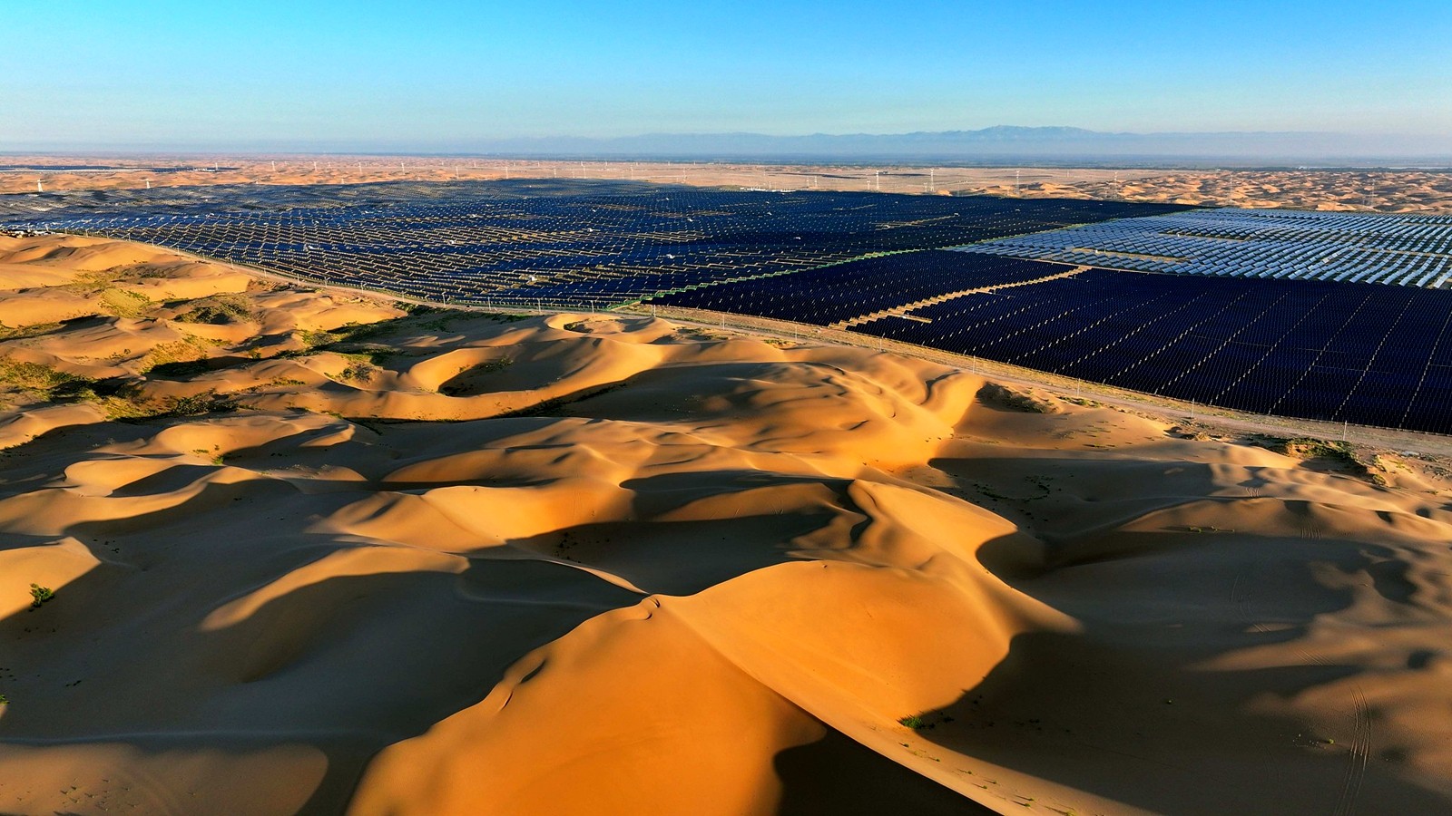 Photovoltaic power facilities in the Kubuqi Desert, Ordos City, Inner Mongolia Autonomous Region, August 24, 2023. /CFP