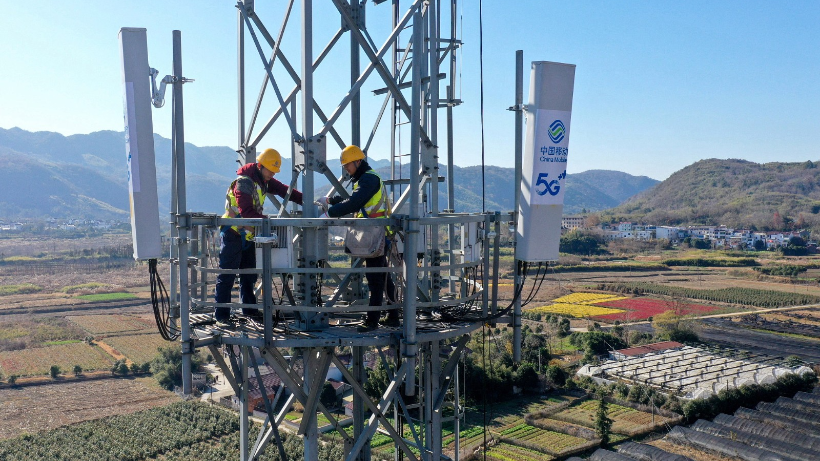 Technical staff upgrading equipment at a 5G base station in Tongling City, Anhui Province, China, December 1, 2023. /CFP