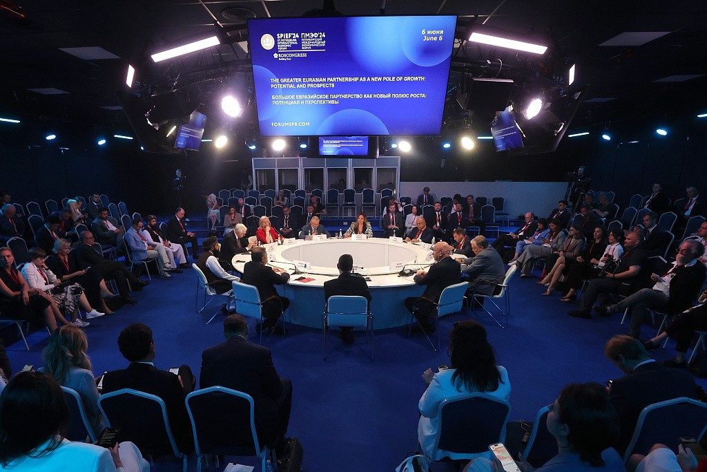 People attend a session at the 2024 St. Petersburg International Economic Forum, St. Petersburg, Russia, June 5, 2024. /CFP