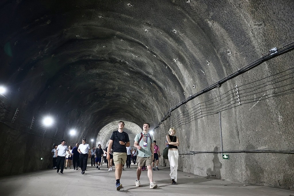 A group of college students from the U.S. visit the underground infrastructure of the Beijing-Zhangjiakou High-Speed Railway in Beijing, June 6, 2024. /CFP