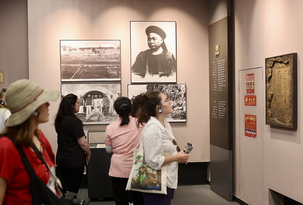 A group of college students from the U.S. visit the Zhan Tianyou Memorial Museum to learn about railway construction history, June 6, 2024. /CFP