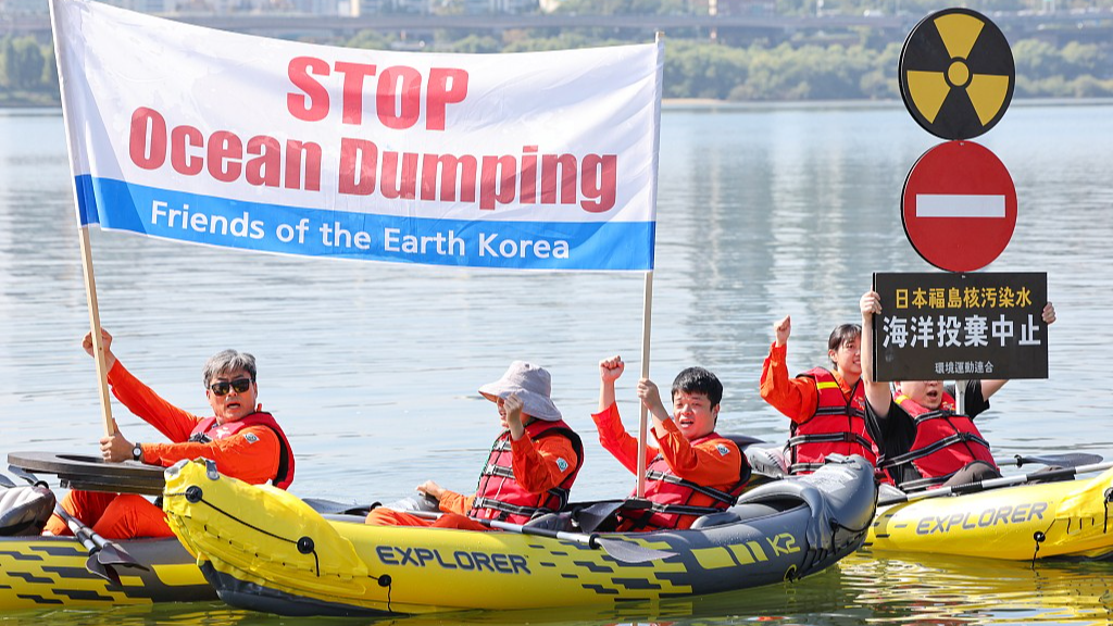 Environmental activists of South Korea hold a rally along the Hangang River to denounce Japan's release of nuclear-contaminated wastewater, Seoul, South Korea, October 11, 2023. /CFP