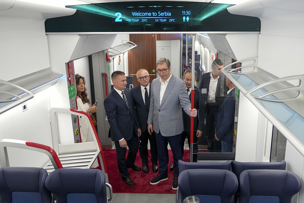 Serbian President Aleksandar Vucic (C) inspects a new electric high-speed train for the Belgrade-Budapest railway at the Zemun station, Belgrade, Serbia, June 7, 2024. /CFP