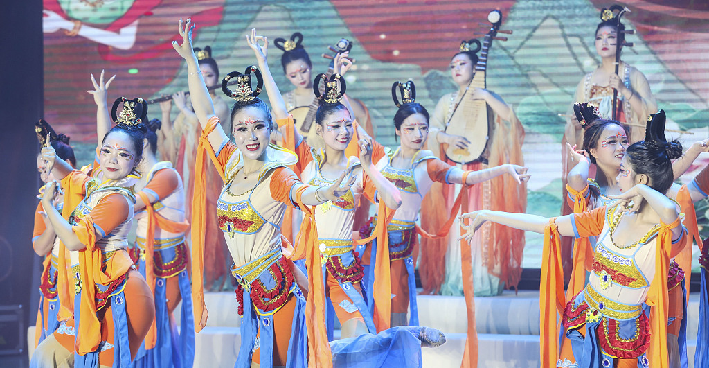 College students showcase their talent at a performance at the Jiangsu Vocational College of Finance and Economics in Huaian, Jiangsu Province, June 8, 2024. /CFP 