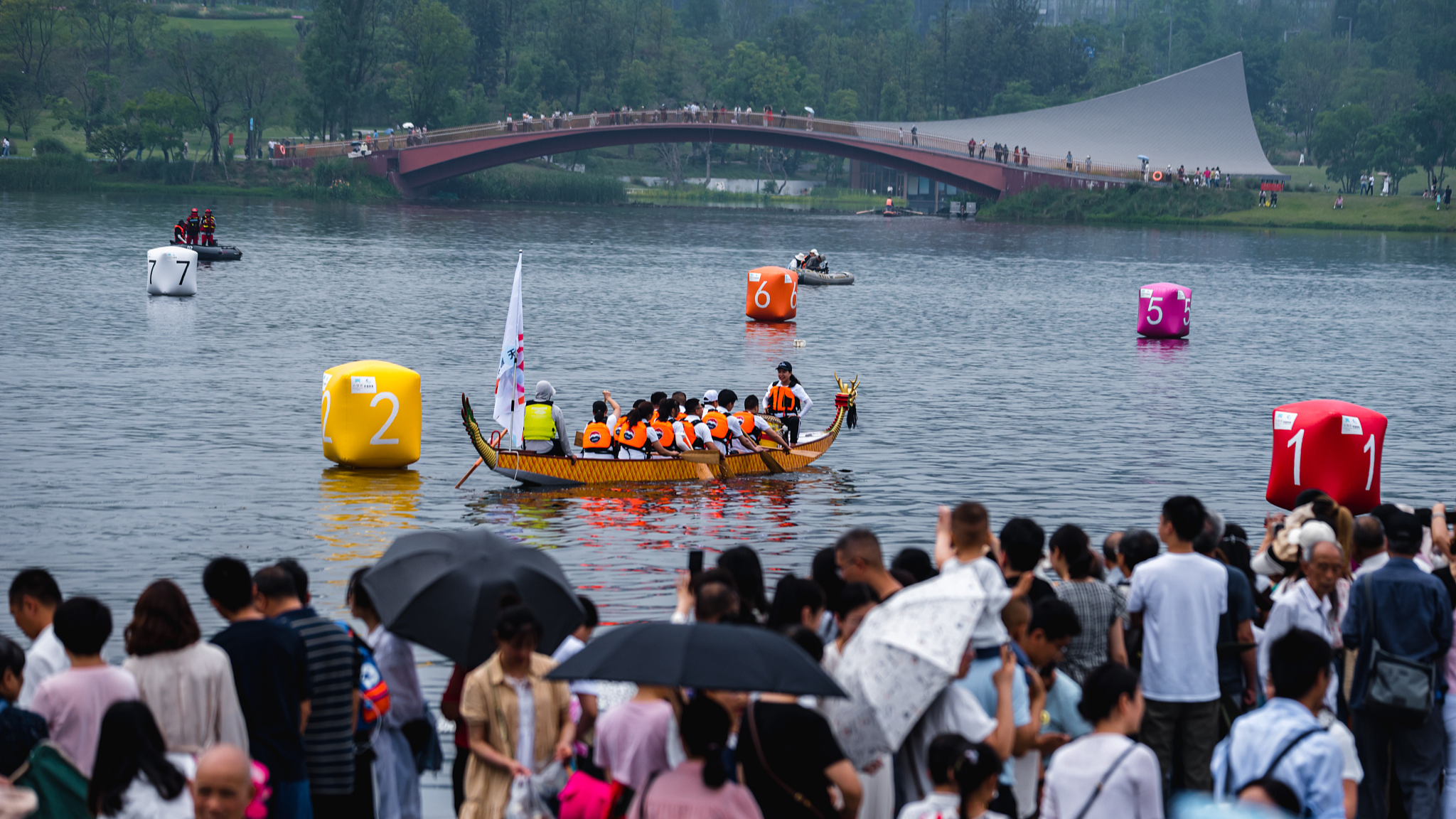 Tourists watching dragon boat races at Xinglong Lake, Chengdu, China, June 10, 2024. /CFP