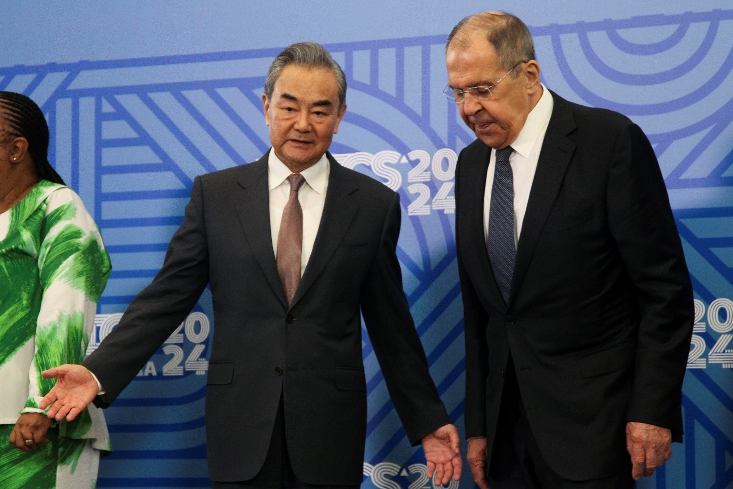 Chinese Foreign Minister Wang Yi (L) speaks to Russian Foreign Minister Sergey Lavrov on the sidelines of the BRICS Foreign Ministers' Meeting in Nizhny Novgorod, Russia, June 10, 2024. /AP