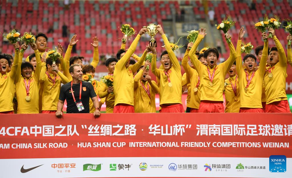 Players of China celebrate after winning the Huashan Cup in Weinan, northwest China's Shaanxi Province, June 10, 2024. /Xinhua