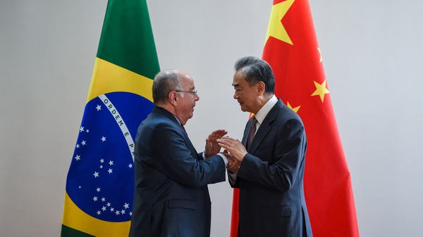 Chinese Foreign Minister Wang Yi (R) meets Brazilian Foreign Minister Mauro Vieira in Nizhny Novgorod, Russia, June 10, 2024. /Chinese Foreign Ministry 