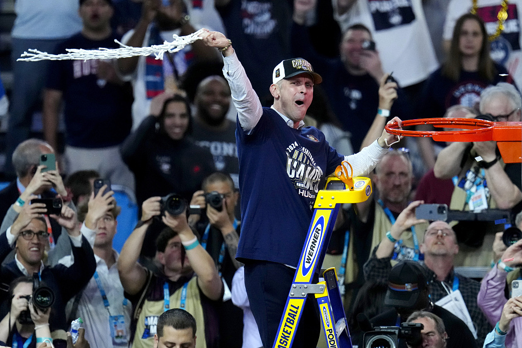 Dan Hurley, head coach of the UConn Huskies, celebrates after winning the National Collegiate Athletics Association Division I men's basketball tournament's title at State Farm Stadium in Glendale, Arizona, April 8, 2024. /CFP