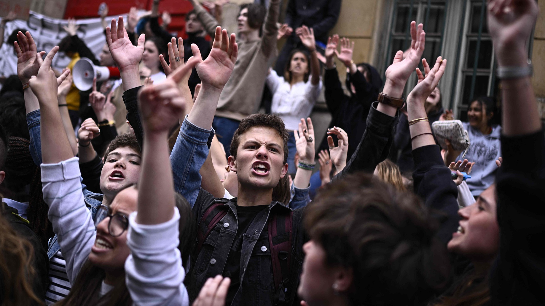 Students shout during a demonstration against the rise of far right parties in Paris, France, June 10, 2024. /CFP