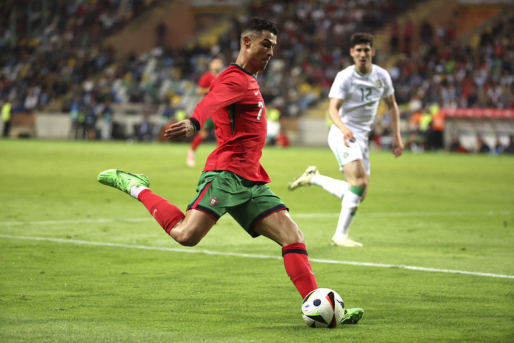 Cristiano Ronaldo (#7) of Portugal shoots in the international warm-up against Ireland at Estadio Municipal de Aveiro in Aveiro, Portugal, June 11, 2024. /CFP
