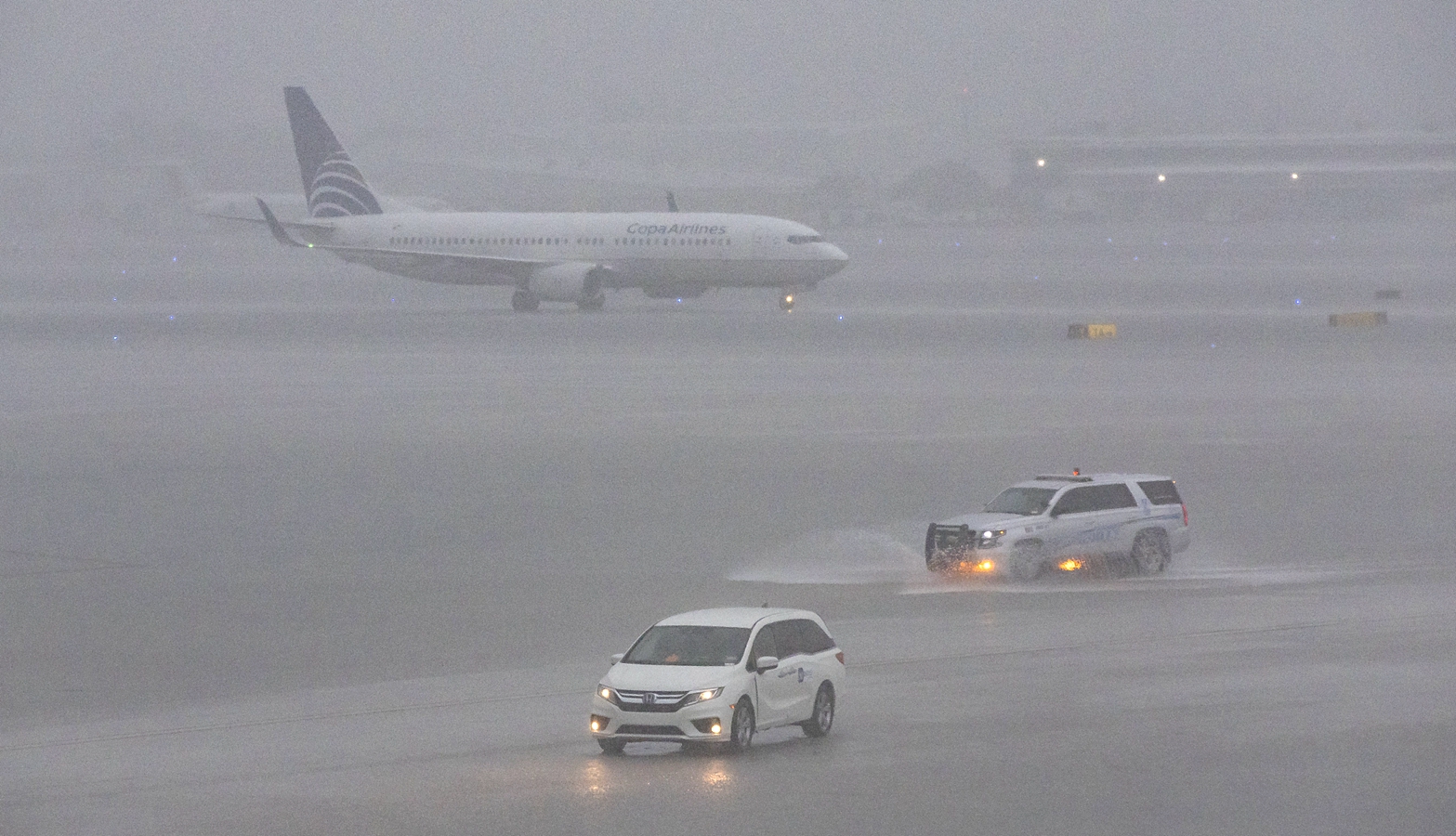An airplane on the runway as heavy rain falls over the Fort Lauderdale-Hollywood International Airport, Broward County, Florida, U.S., June 12, 2024. /CFP