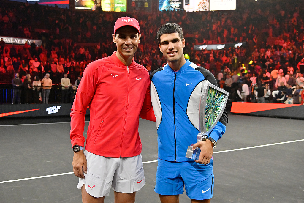 Rafael Nadal (L) and Carlos Alcaraz of Spain pose for a photo together after competing with each other at The Netflix Slam at the MGM Resorts | Michelob Ultra Arena in Las Vegas, Nevada, March 3, 2024. /CFP