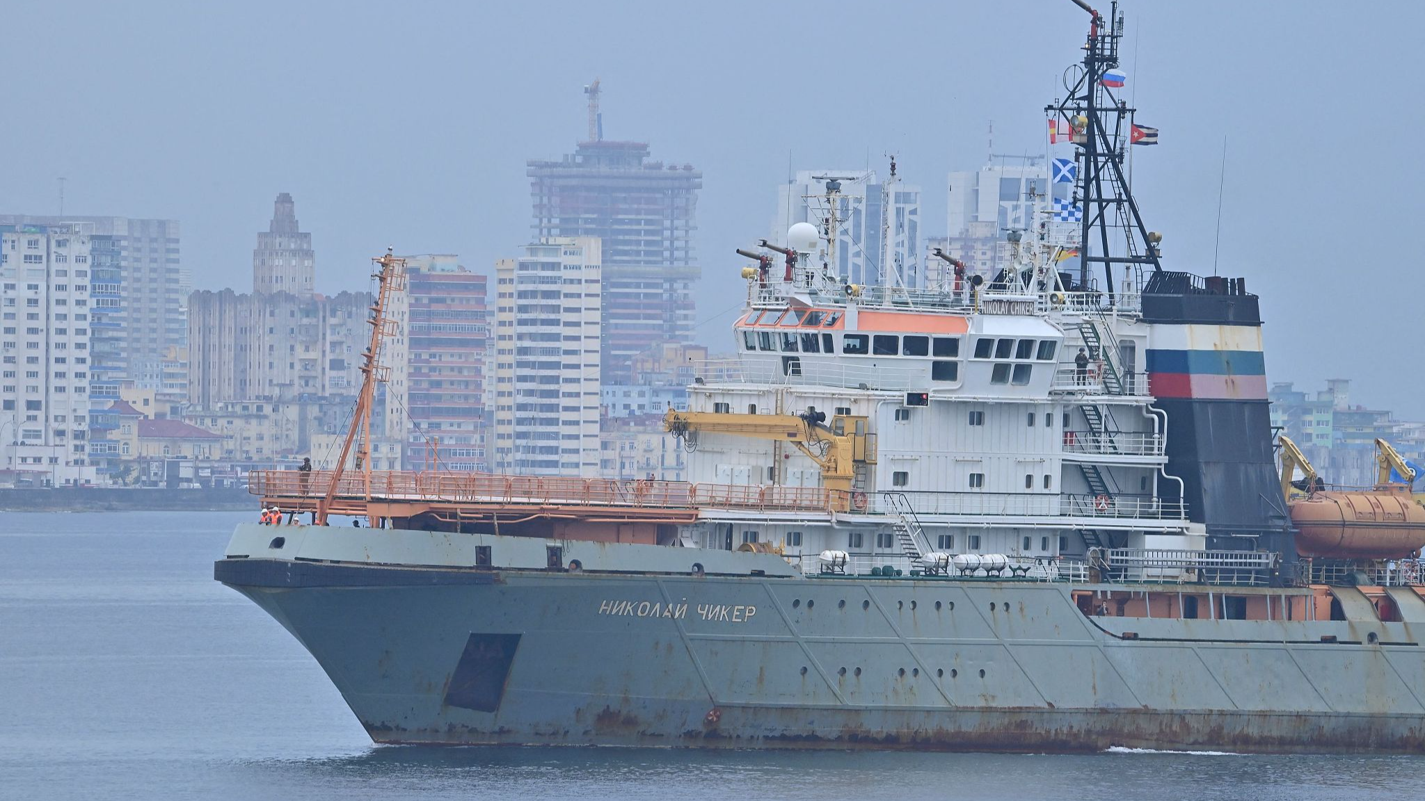 The rescue and tugboat Nikolay Chiker, part of the Russian naval detachment visiting Cuba, arrives at Havana's Harbor, Cuba, June 12, 2024. /CFP