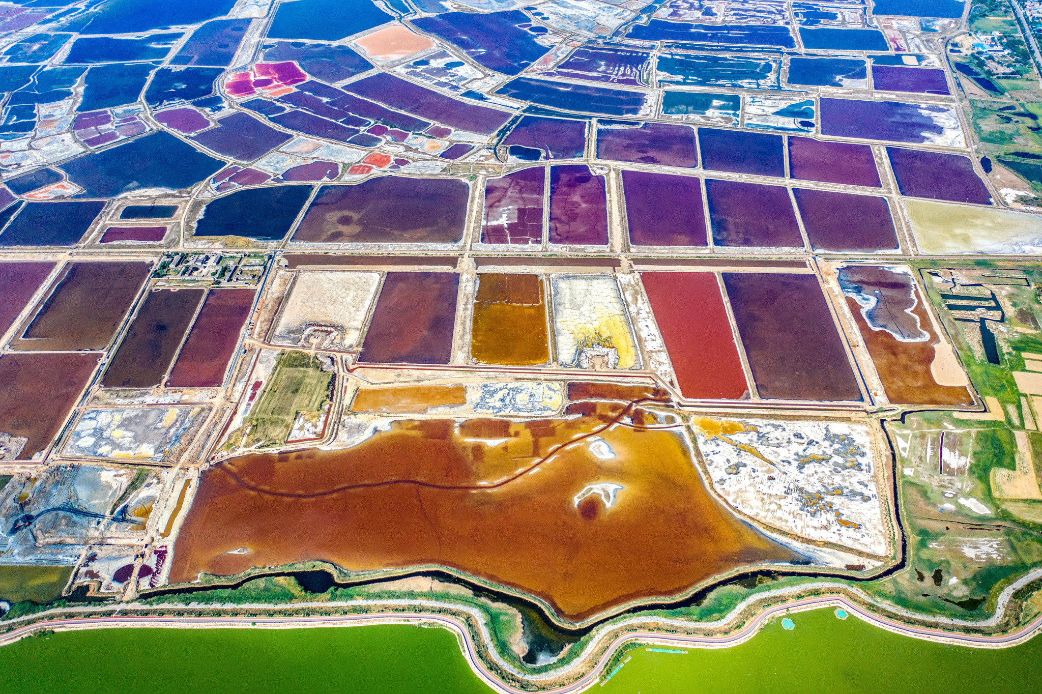 Yuncheng Salt Lake in Shanxi Province sees its hues shift dramatically with the rising temperatures on June 12, 2024. /CFP