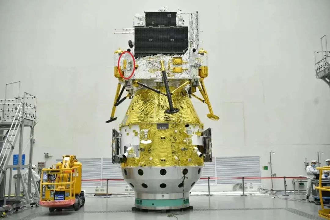The mini rover is shown in the red circle of the picture of the Chang'e-6 lunar probe. /China Academy of Space Technology