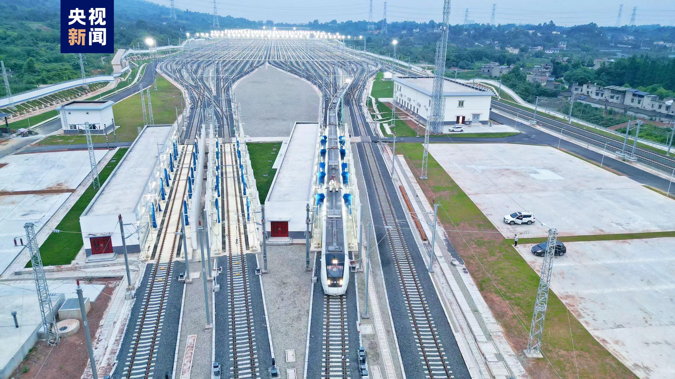 A bullet train enters the Tianfu high-speed train maintenance base in Tianfu New Area of Chengdu City, southwest China's Sichuan Province, June 14, 2024. /CMG