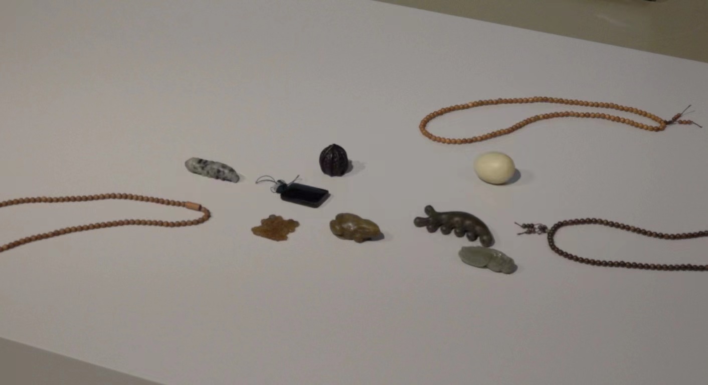 The small objects that French artist Isabelle Cornaro has collected for her art installation are on display at the Today Art Museum in Beijing. /CGTN