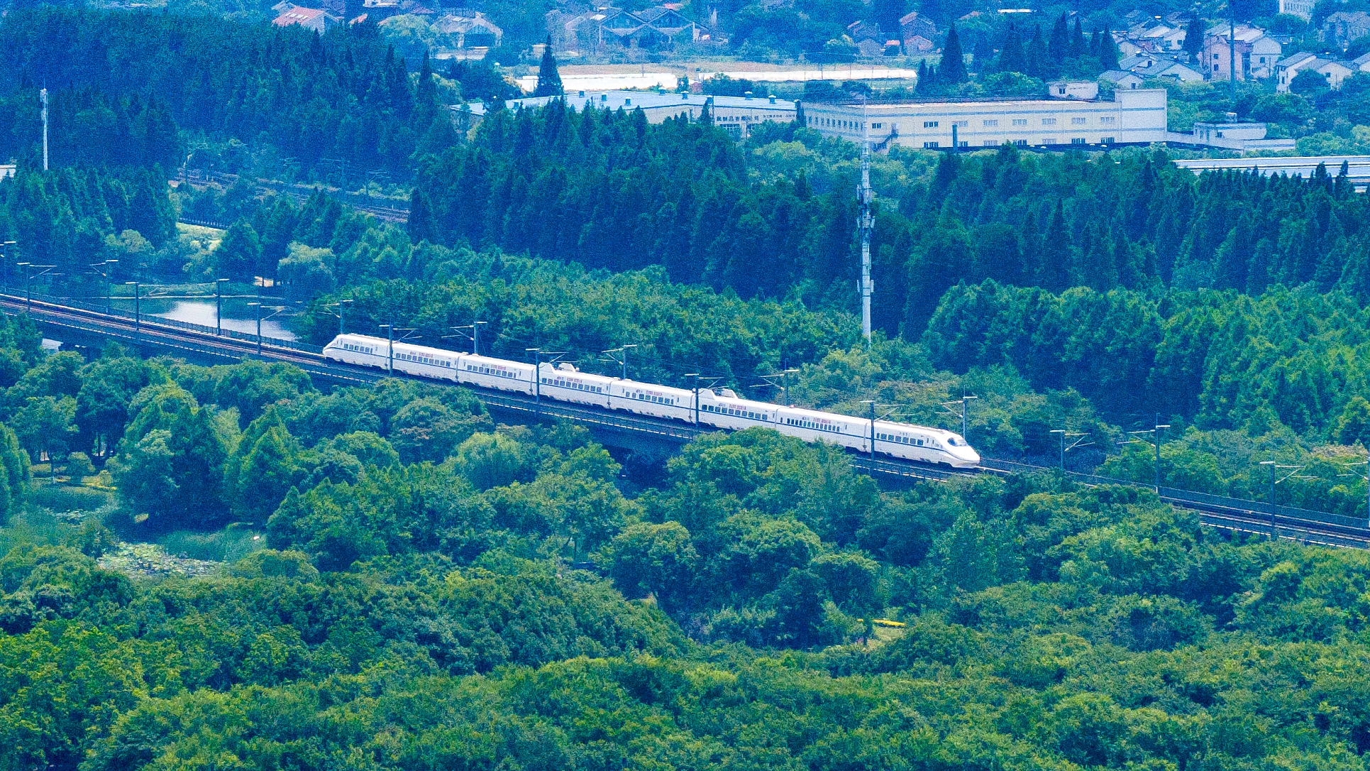 The G8388, the first train service on the loop railway, launches from Shanghai Railway Station, June 15, 2024. /CFP