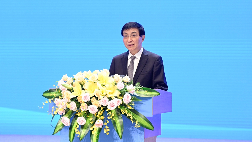 Wang Huning, member of the Standing Committee of the Political Bureau of the CPC Central Committee and chairman of the National Committee of the Chinese People's Political Consultative Conference, addresses the main meeting of the 16th Straits Forum in Xiamen City, southeast China's Fujian Province, June 15, 2024. /Xinhua